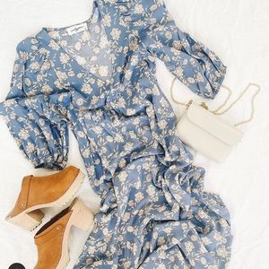 Carly Jean Los Angeles beautiful blue floral mid dress. Worn maybe 3x.